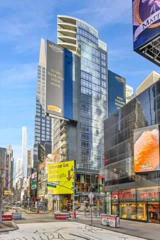 $1,186,500 | 1600 Broadway, Unit 21G | Theater District