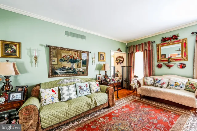 a very nice looking room with many windows