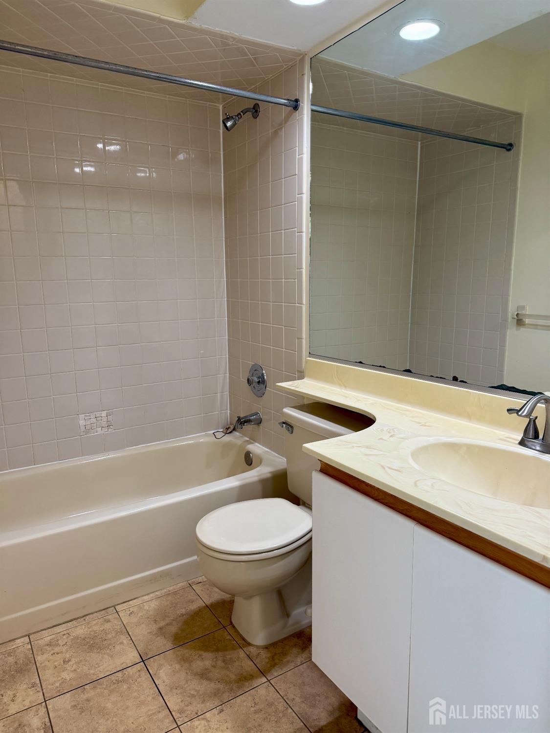 809 Woodhaven Drive Edison, NJ 08817 - Photo 17 of 18