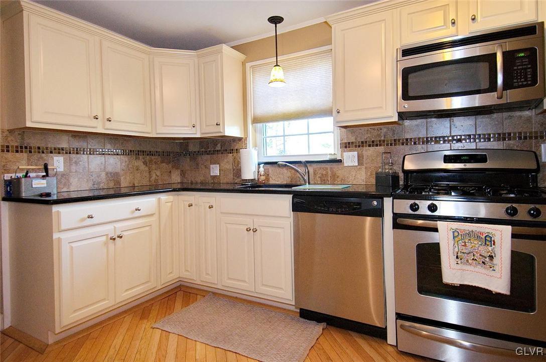 239 East Macada Road Bethlehem, PA 18017 - Photo 3 of 33 Gallery Image 3