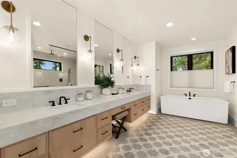 $7,250,000 | 10630 Southeast 22nd Street, Bellevue, WA 98004