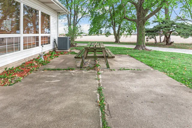 a bench is sitting in the middle of a yard