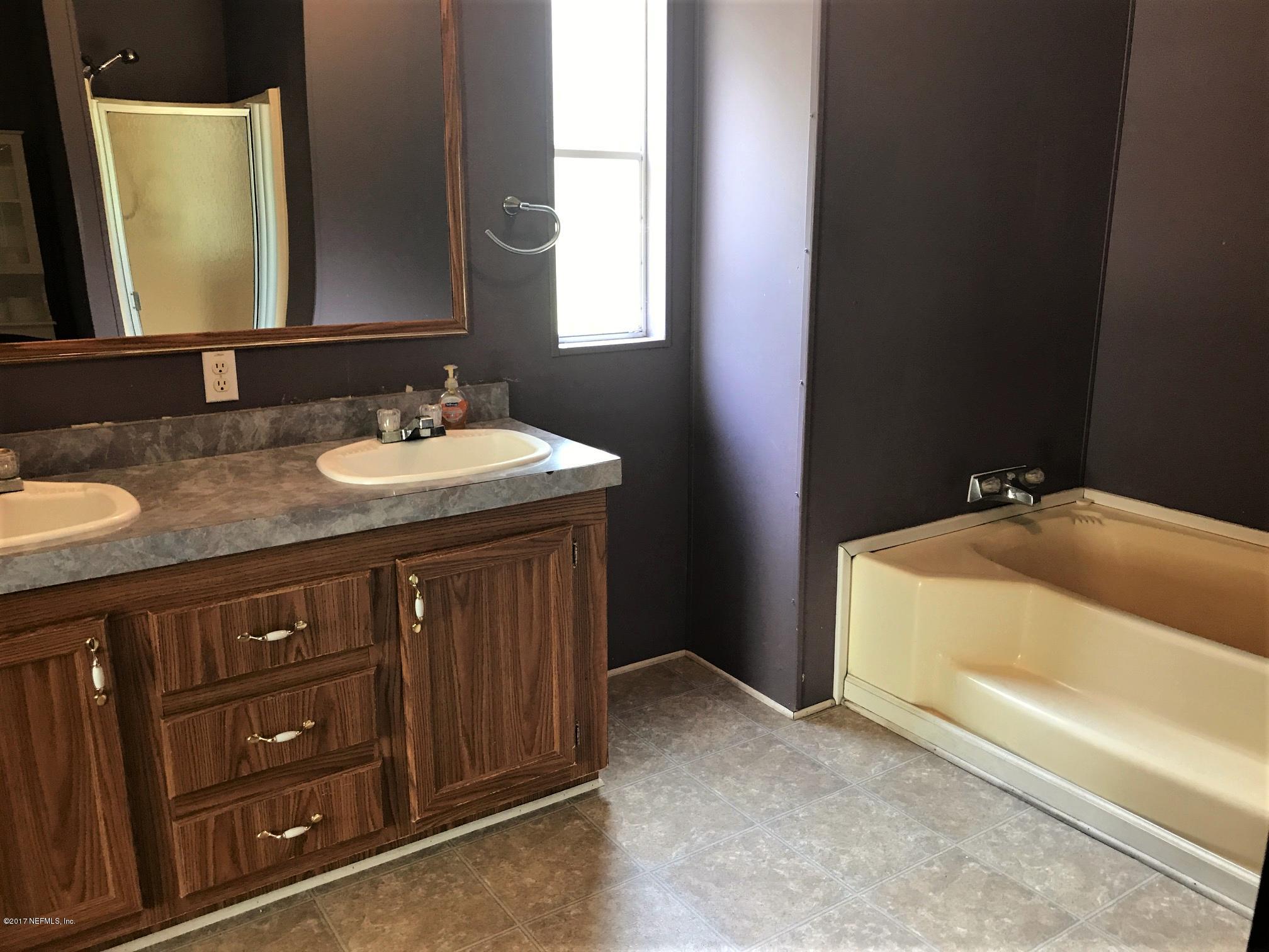 2073 Blue Knoll Road Middleburg, FL 32068 - Photo 9 of 20 MASTER BATHROOM