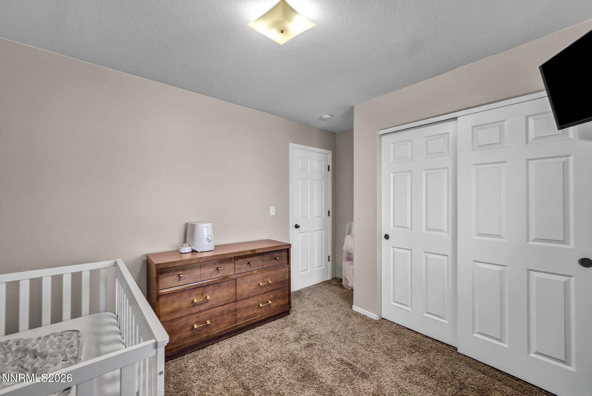 111 Relief Springs Road Fernley, NV 89408 - Photo 20 of 30 a room with furniture and flat screen tv