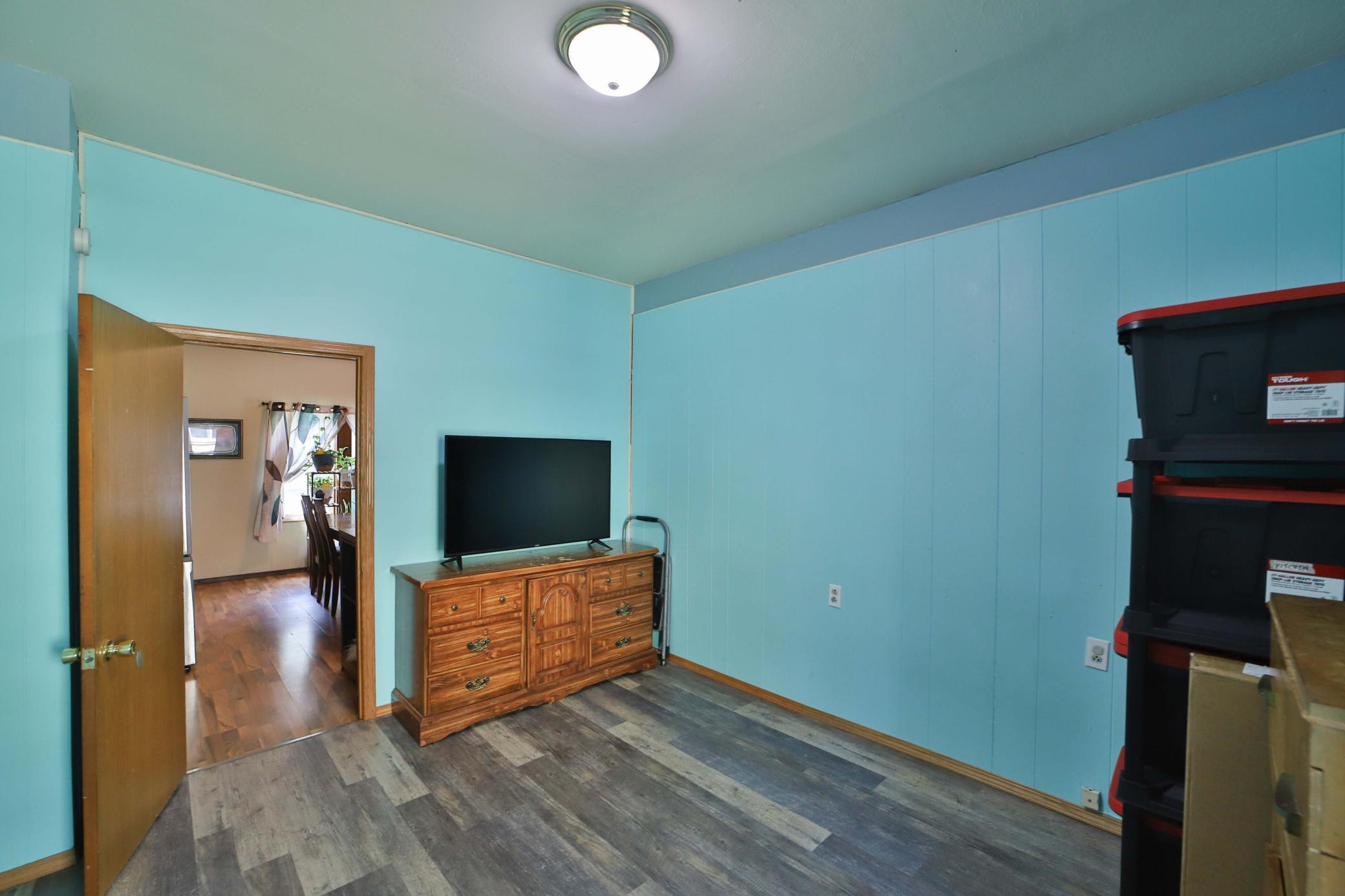 403 8th Street Northeast Staples, MN 56479 - Photo 27 of 41