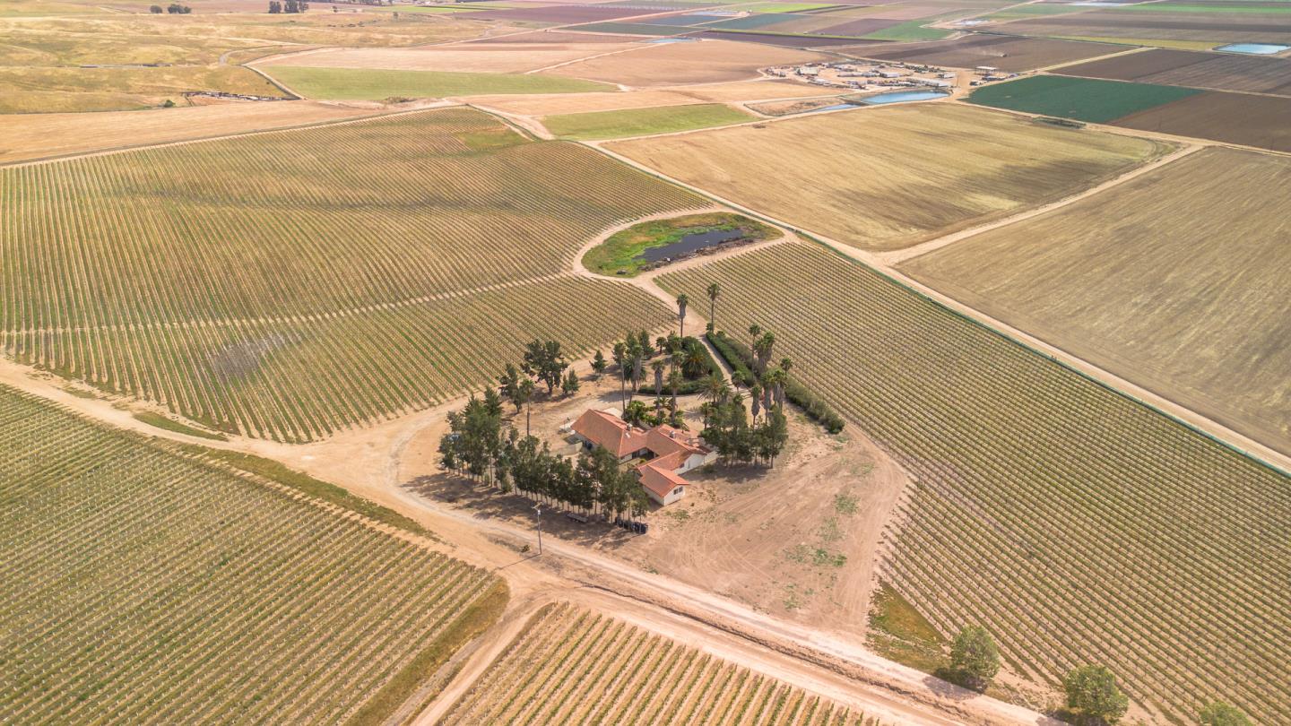 31021 Camphora Road Soledad, CA 93960 - Photo 5 of 54