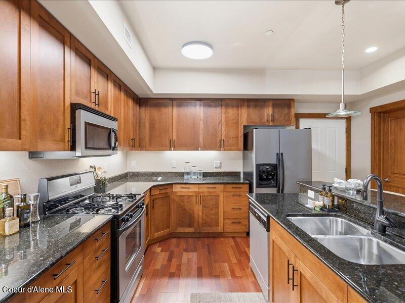 303 South 11th Street Coeur D'Alene, ID 83814 - Photo 16 of 33 12-303 S 11th St_RedHogMedia