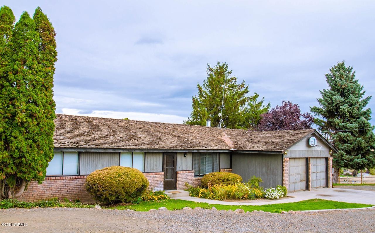 12605 Douglas Road Yakima, WA 98908 - Photo 1 of 10 a front view of a house with a yard and potted plants
