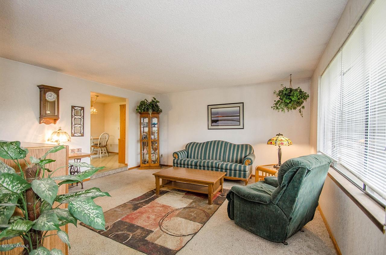 12605 Douglas Road Yakima, WA 98908 - Photo 2 of 10 a living room with furniture and a window