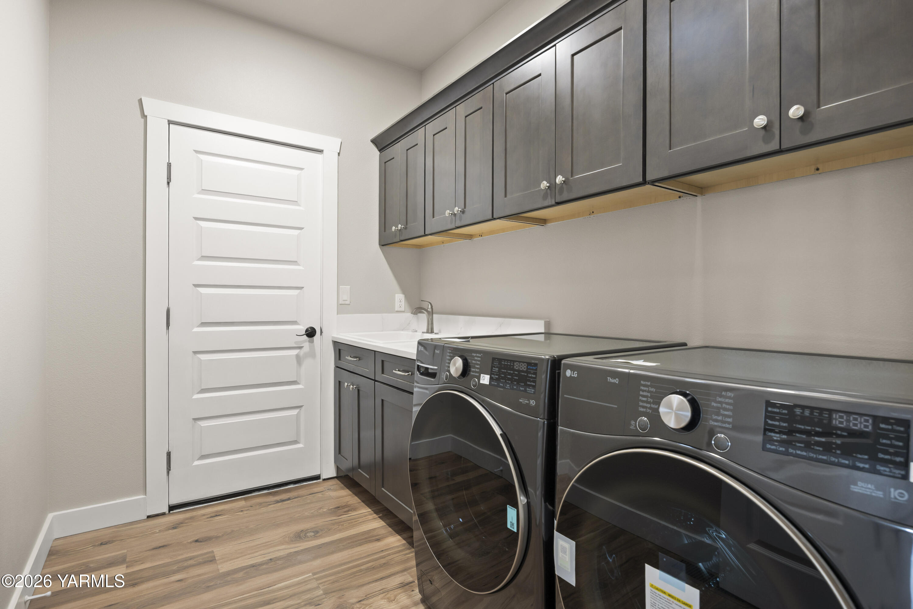 6133 South Moore Road Prosser, WA 99350 - Photo 16 of 54 a utility room with dryer and washer