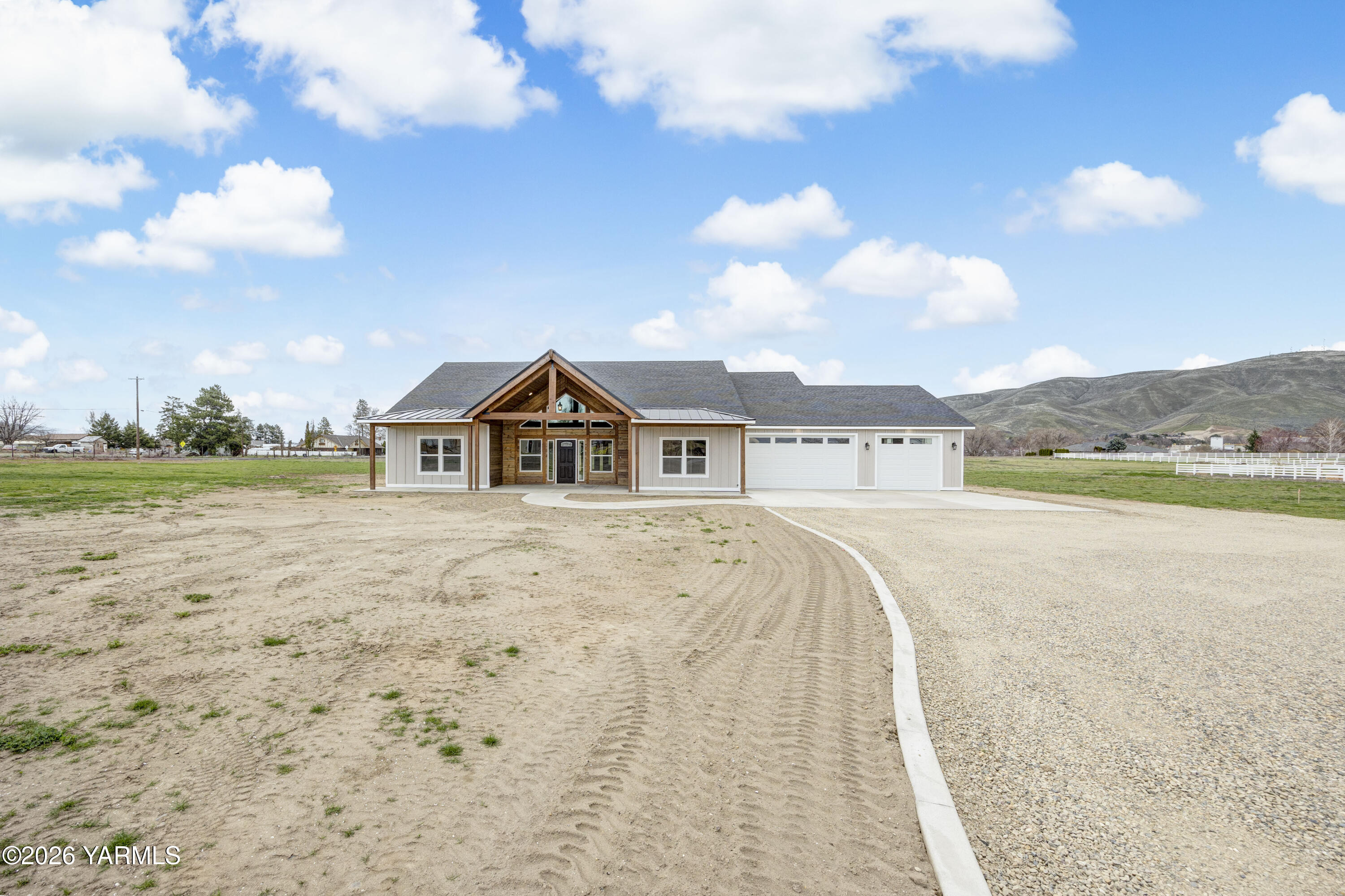 6133 South Moore Road Prosser, WA 99350 - Photo 17 of 54 a front view of a house with a yard