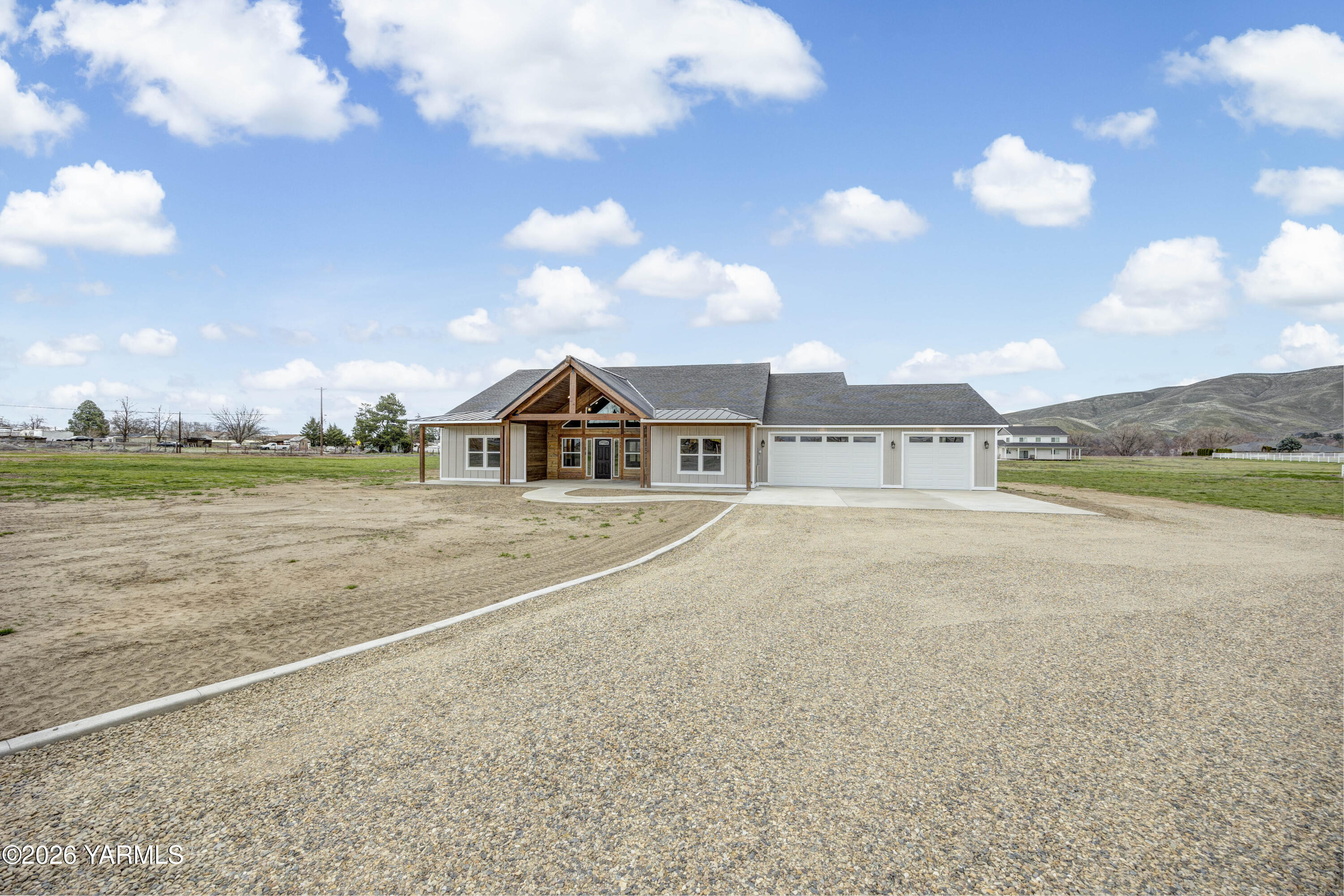 6133 South Moore Road Prosser, WA 99350 - Photo 18 of 54 a view of houses with yard