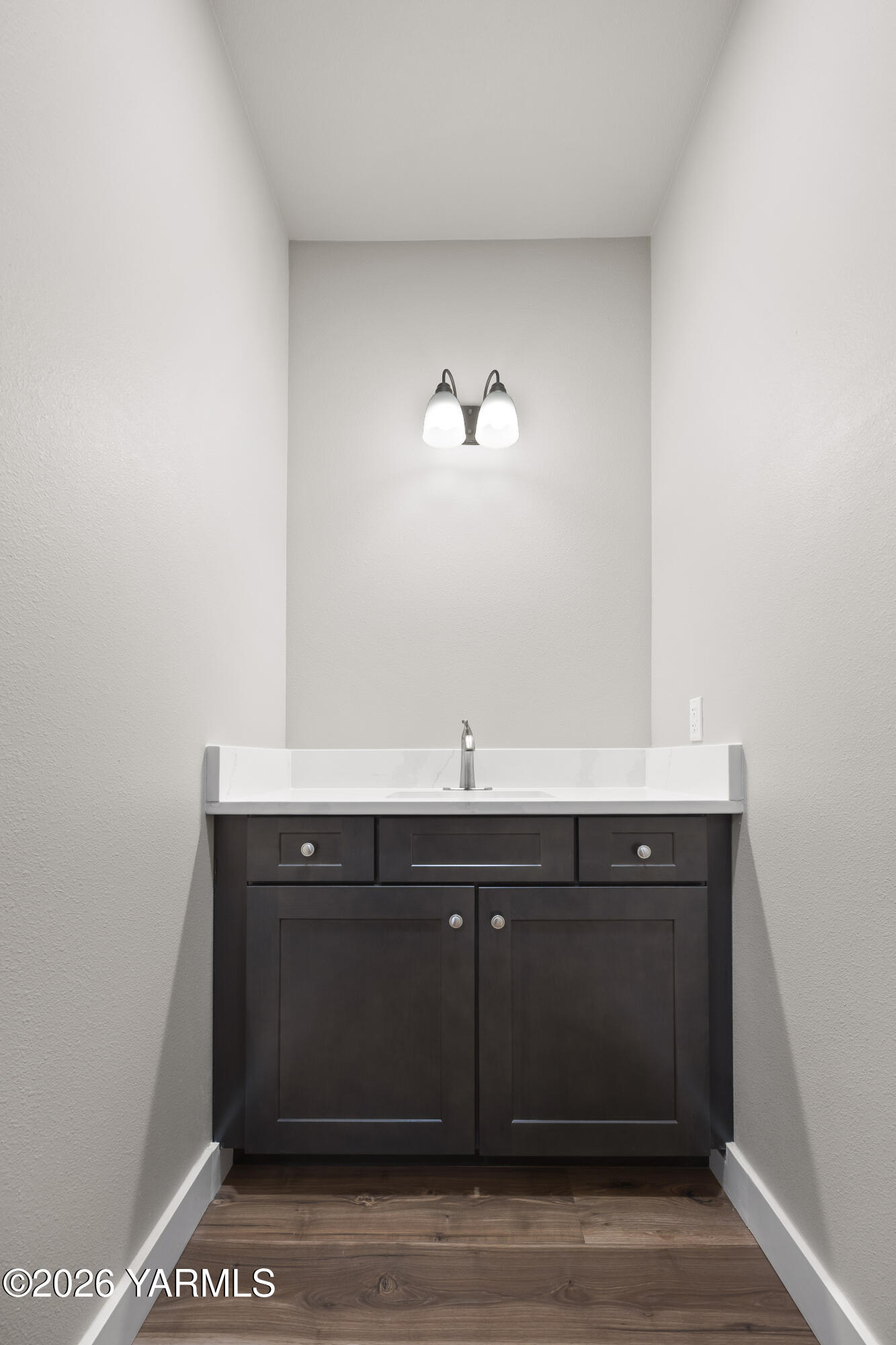 6133 South Moore Road Prosser, WA 99350 - Photo 22 of 54 a view of cabinets