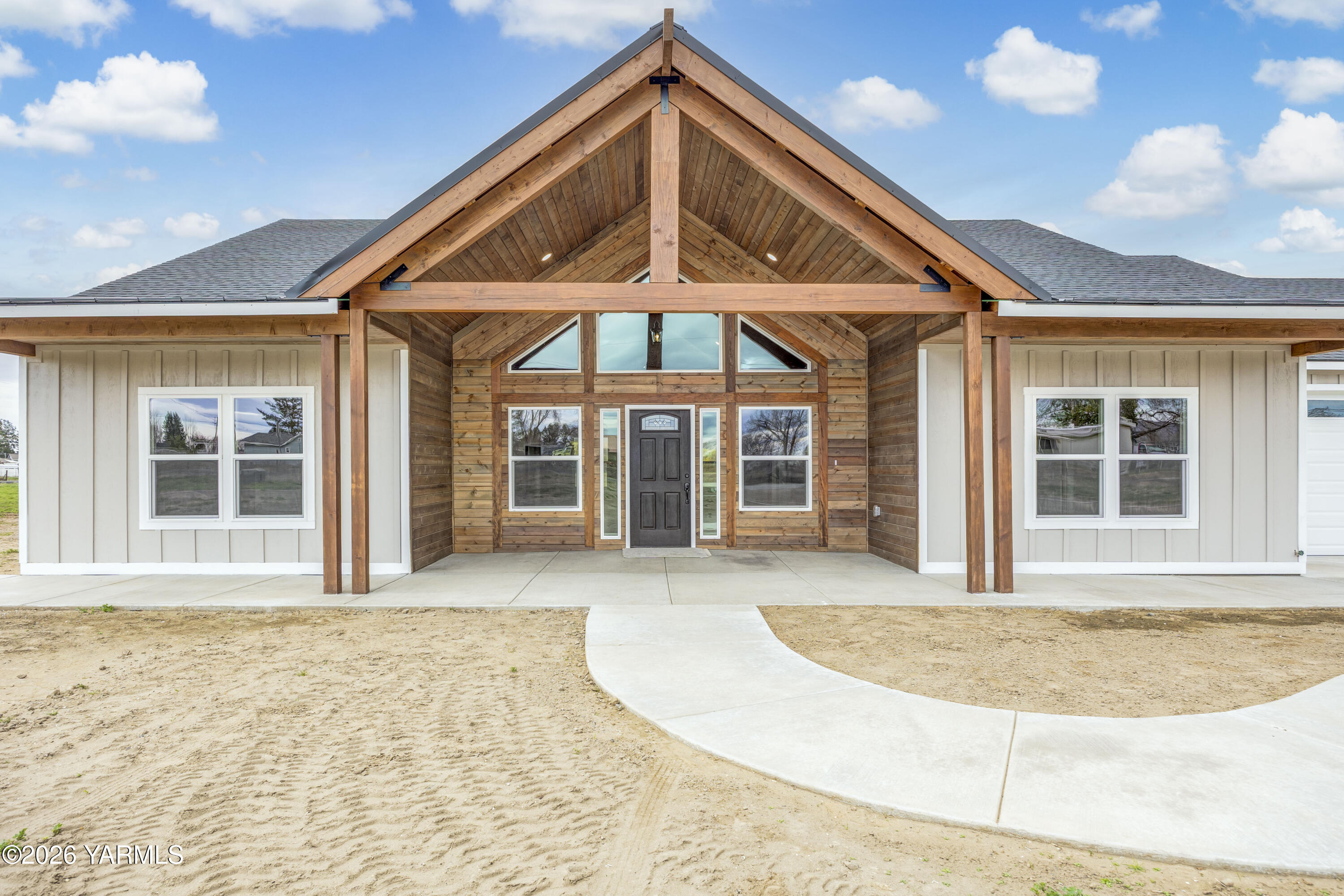 6133 South Moore Road Prosser, WA 99350 - Photo 42 of 54 a view of a house with a tub and windows