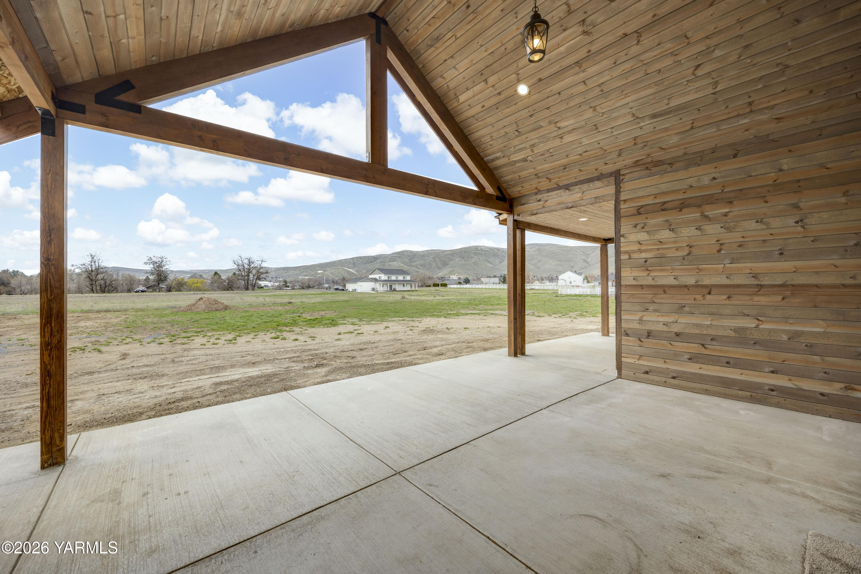6133 South Moore Road Prosser, WA 99350 - Photo 43 of 54 a view of a floor to ceiling window next to a yard