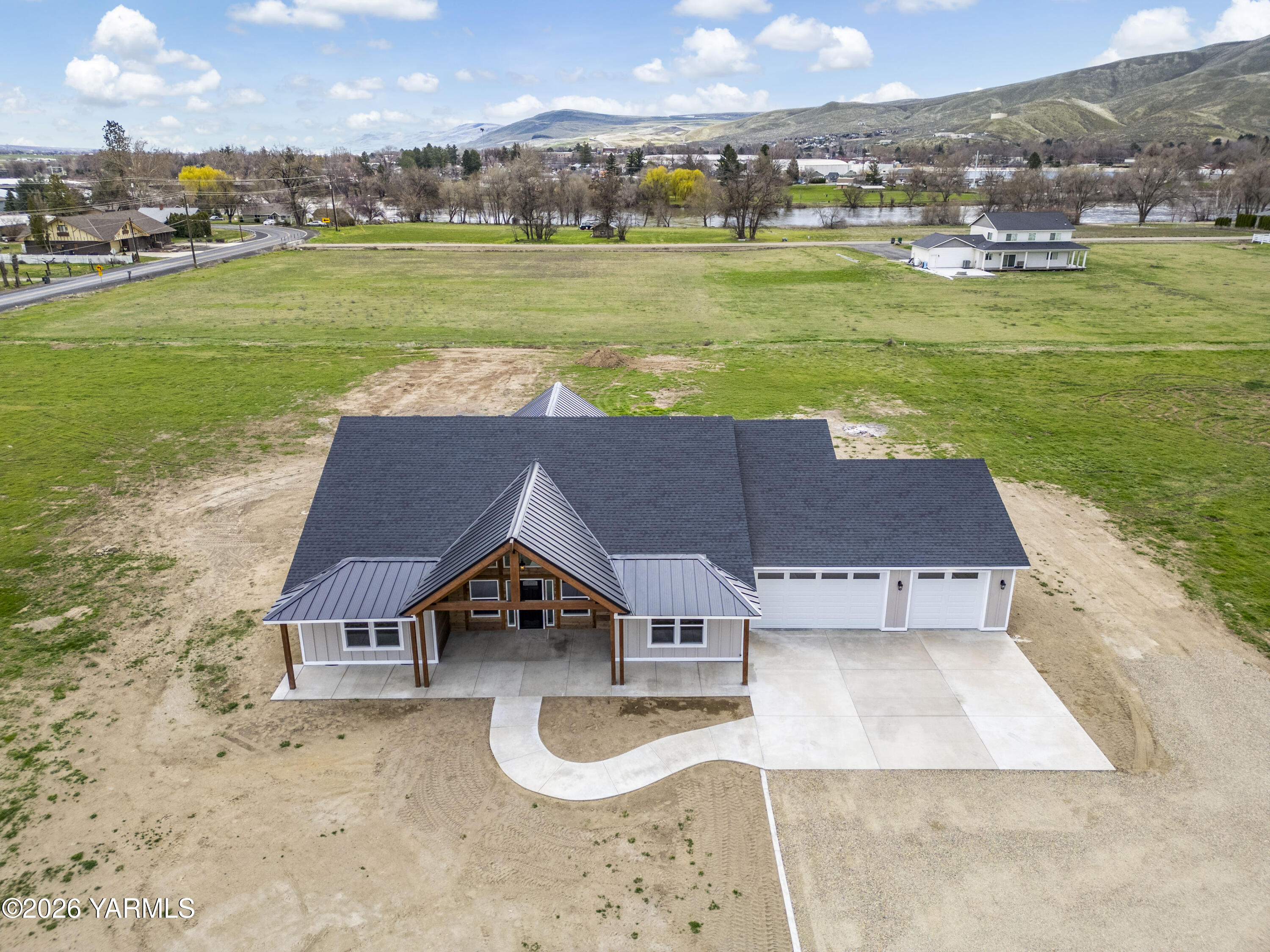6133 South Moore Road Prosser, WA 99350 - Photo 50 of 54 an aerial view of a house with a garden and lake view
