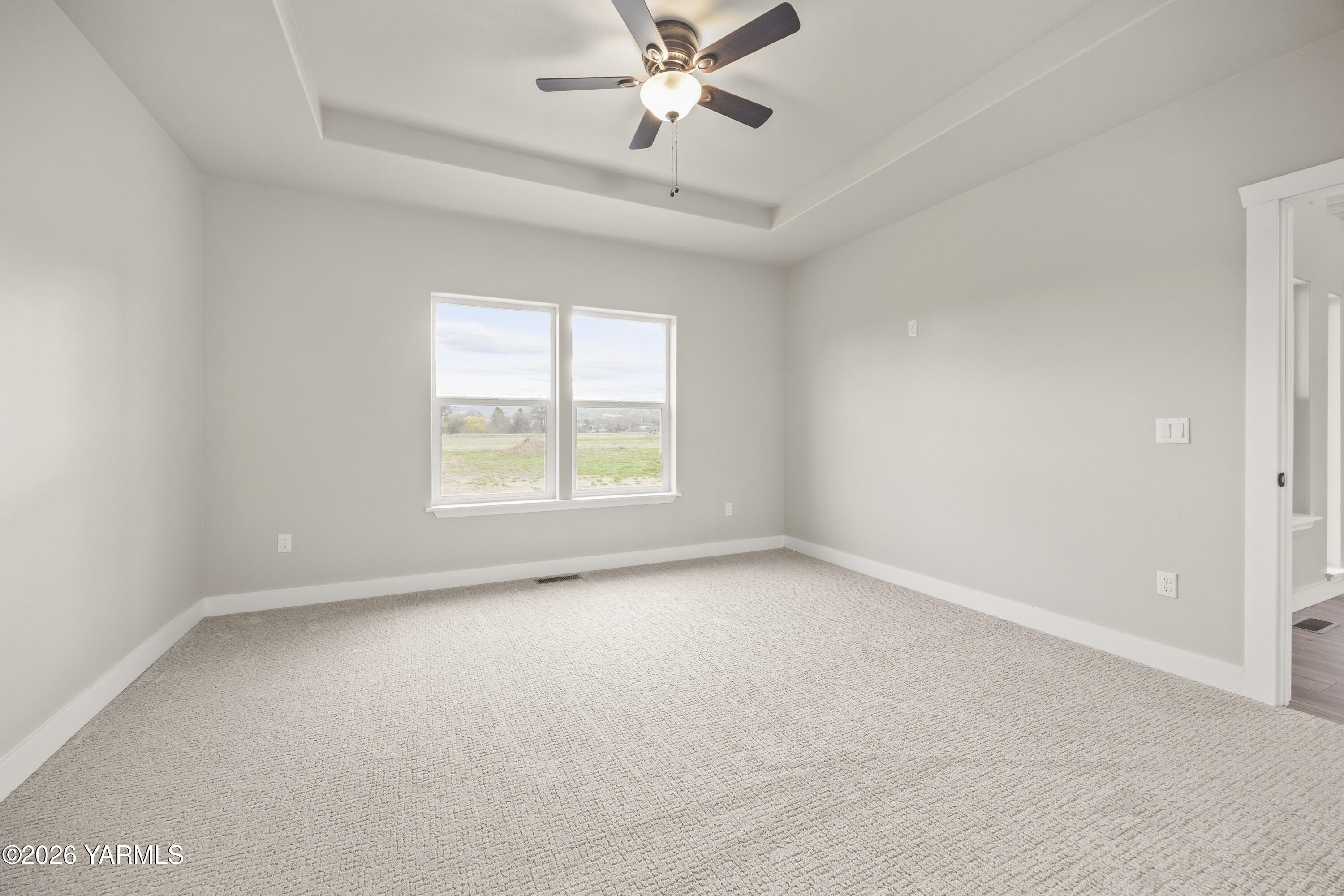 6133 South Moore Road Prosser, WA 99350 - Photo 7 of 54 an empty room with a window and a ceiling fan
