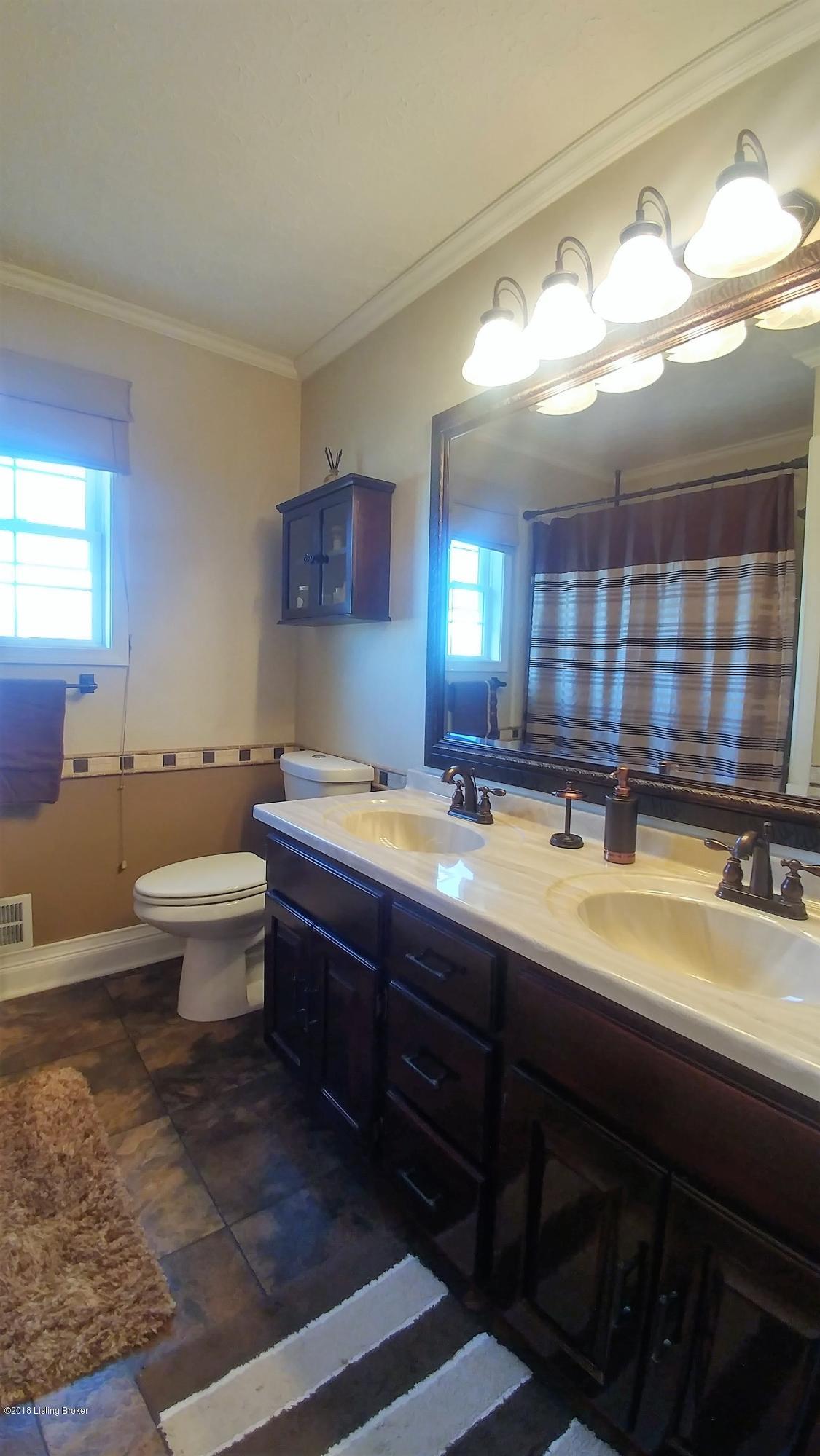 9307 Gutenberg Road Jeffersontown, KY 40291 - Photo 12 of 19 8b-Upstairs bath