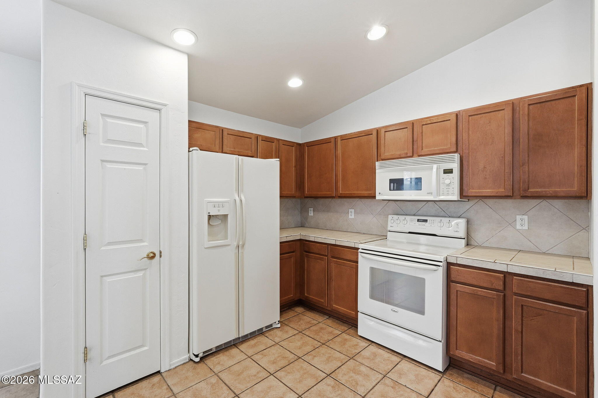 8435 East Bowline Road Tucson, AZ 85710 - Photo 16 of 42 012_ListerPros