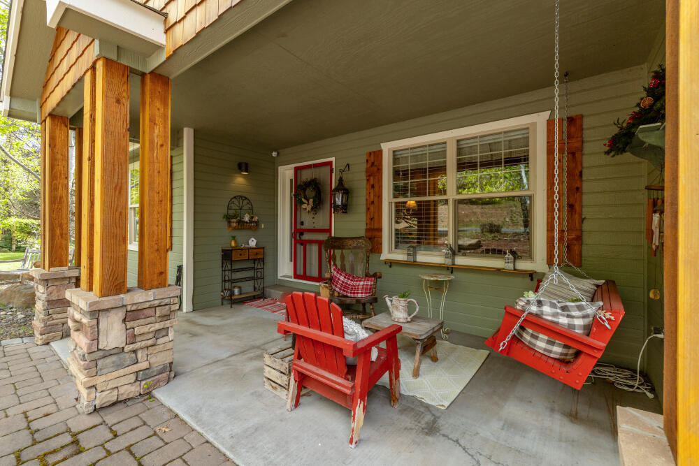 10704 Kestrel Road Klamath Falls, OR 97601 - Photo 4 of 57 Gallery Image 4