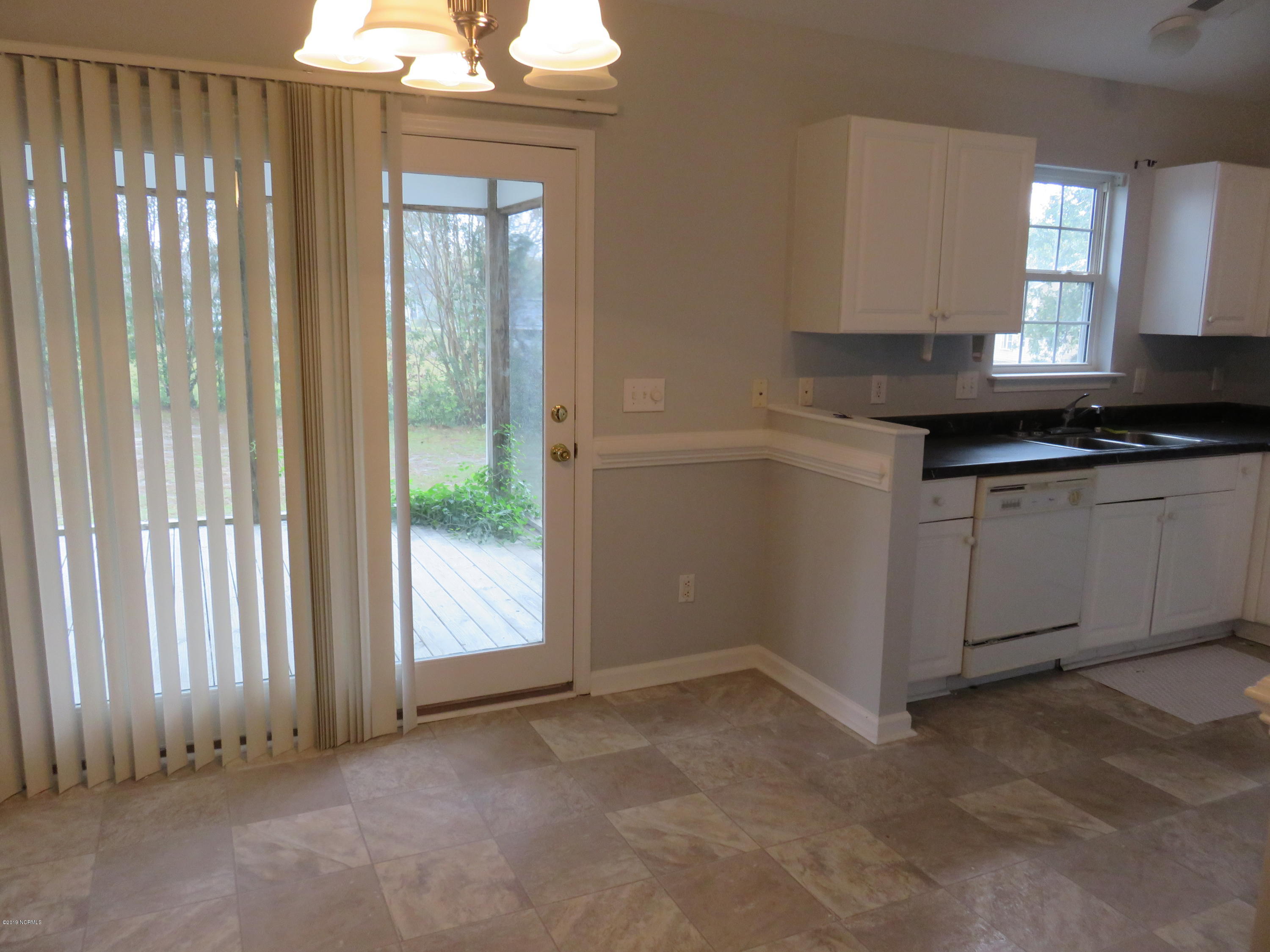 140 Camp Queens Road Swansboro, NC 28584 - Photo 6 of 14 IMG_5002