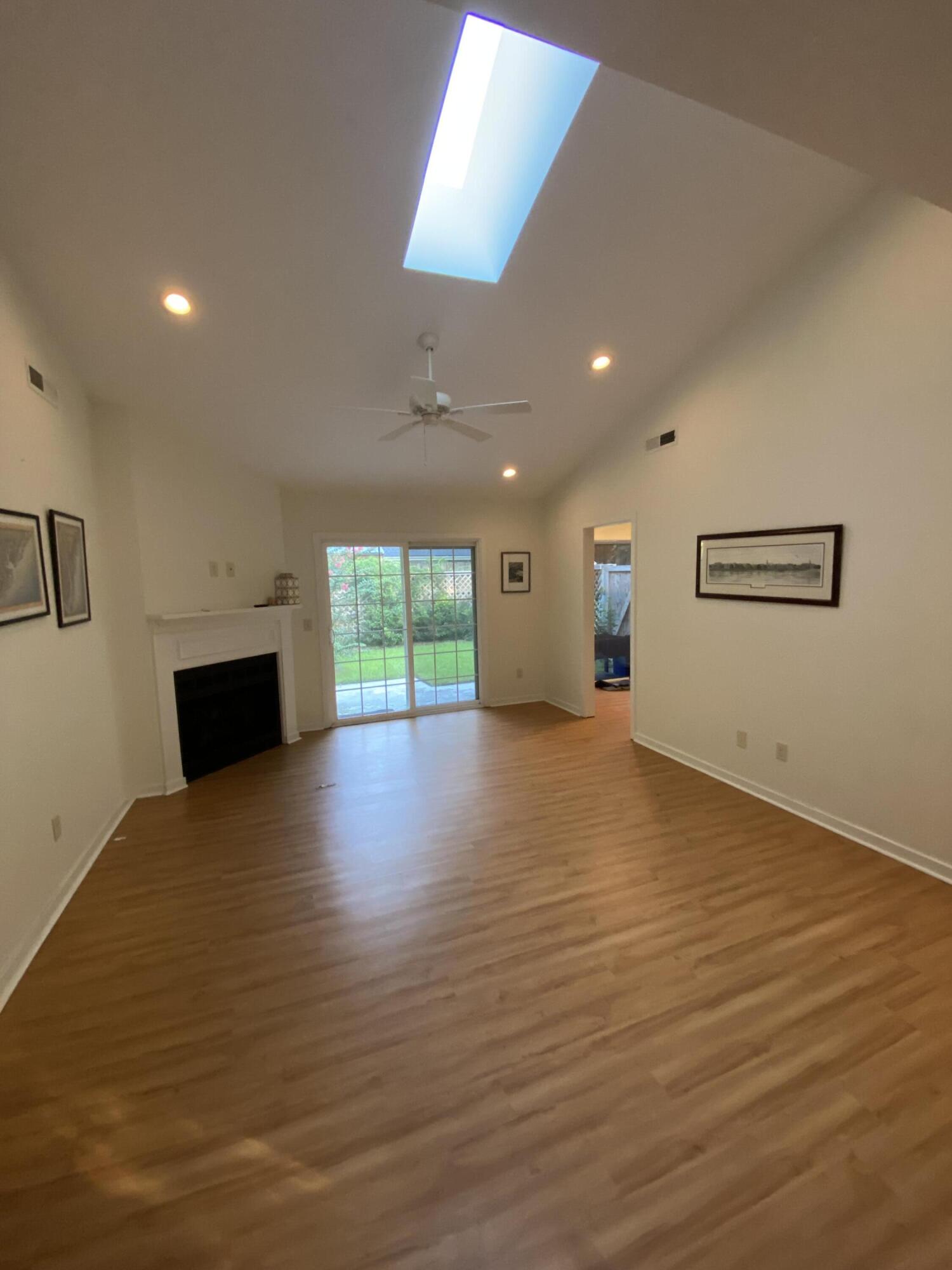 1120 Daffodil Lane Mount Pleasant, SC 29464 - Photo 2 of 17 IMG_7508