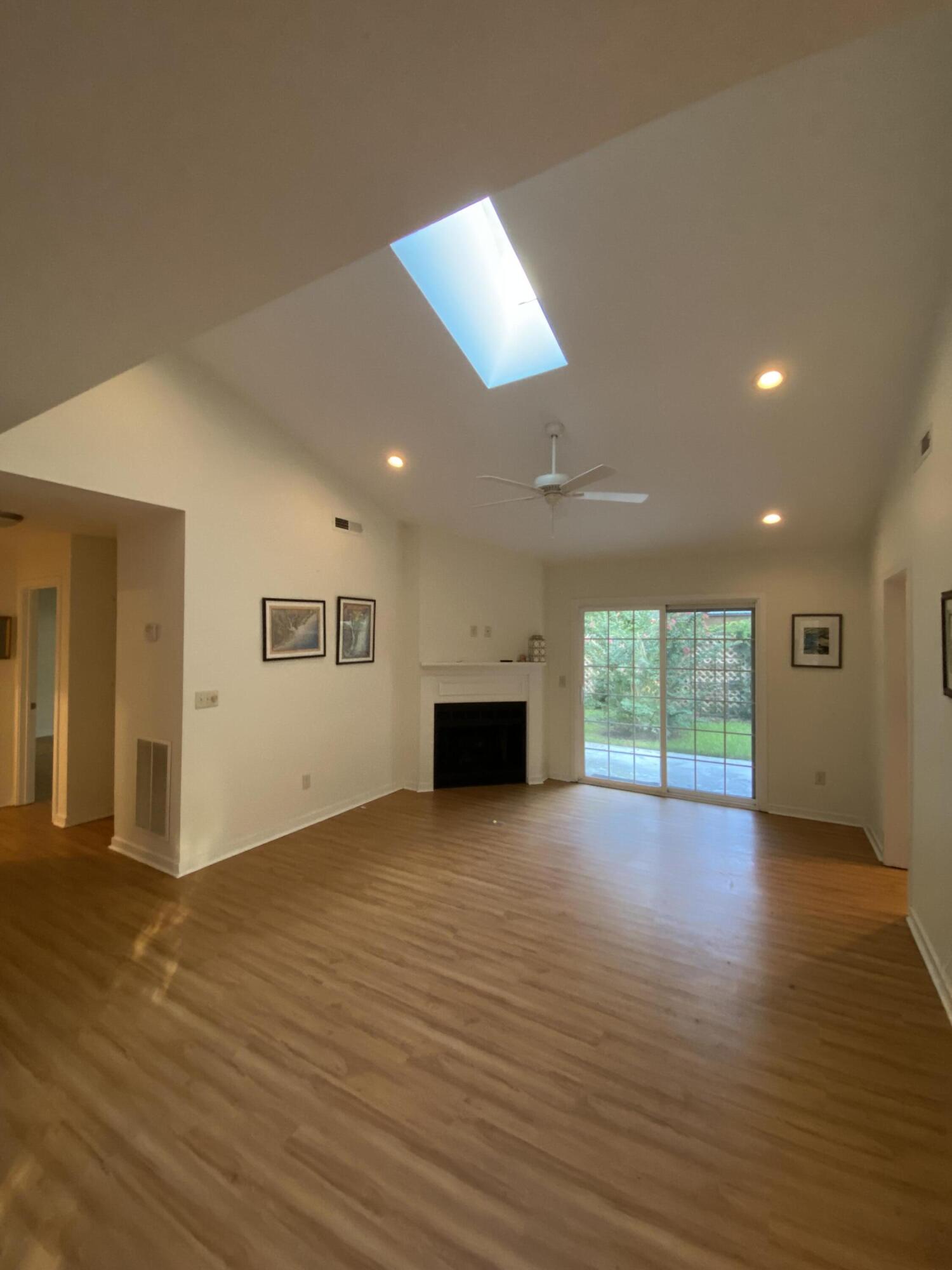 1120 Daffodil Lane Mount Pleasant, SC 29464 - Photo 7 of 17 IMG_7507