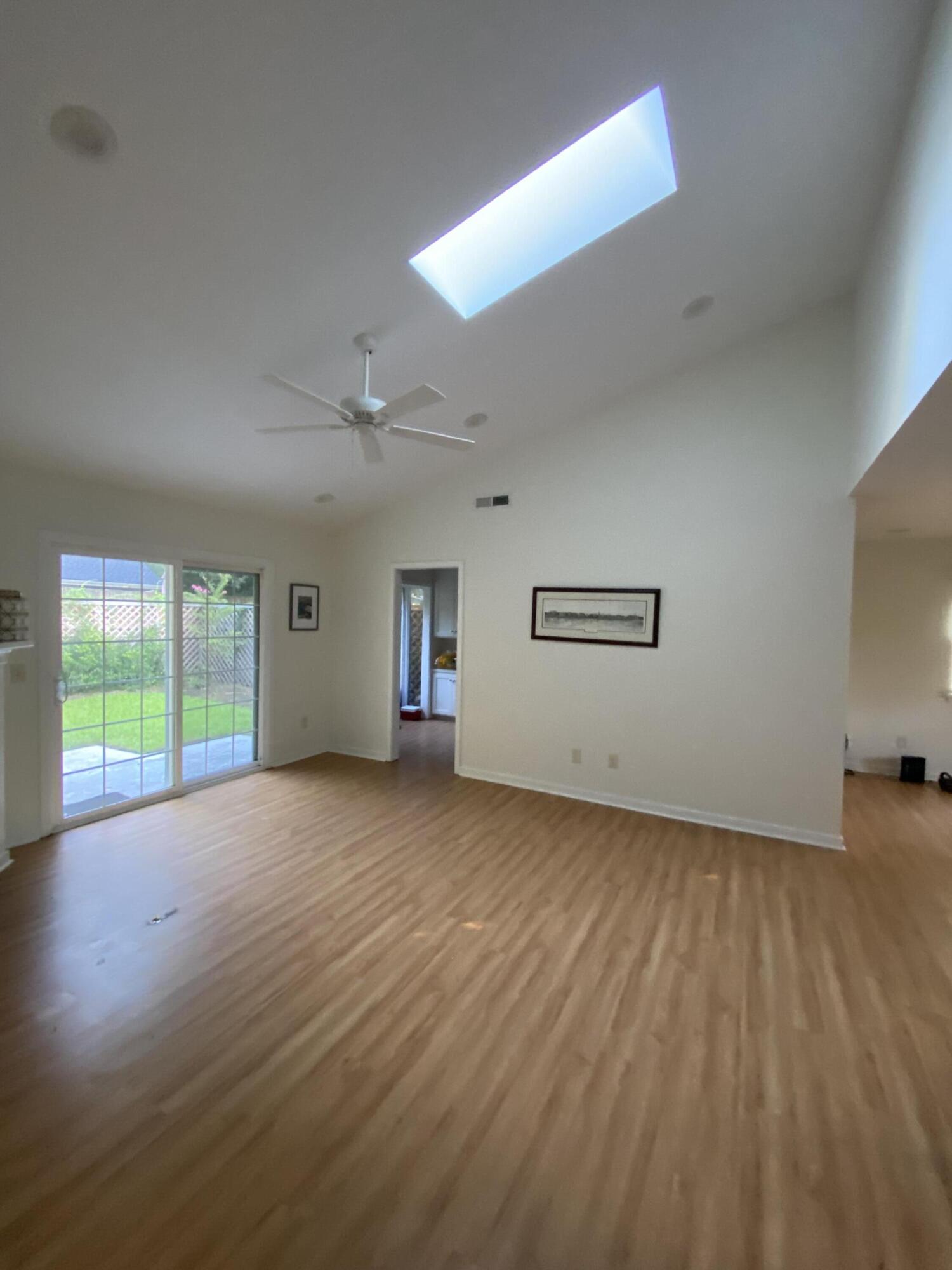 1120 Daffodil Lane Mount Pleasant, SC 29464 - Photo 8 of 17 IMG_7500