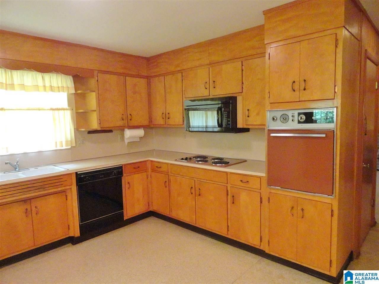 805 Oak Ridge Drive Birmingham, AL 35214 - Photo 13 of 28