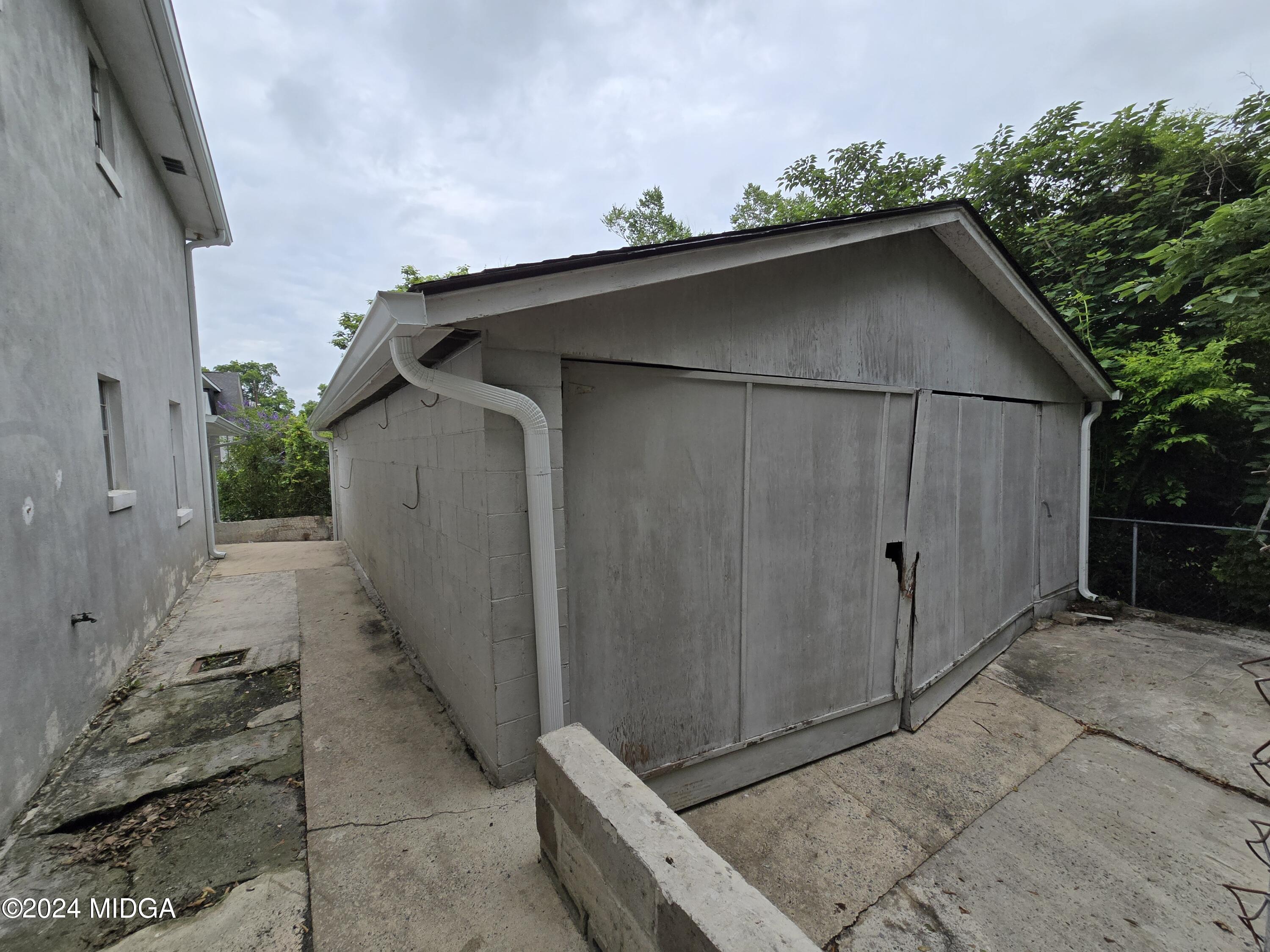 955 Ash Street Macon, GA 31201 - Photo 8 of 39 20240605_104151