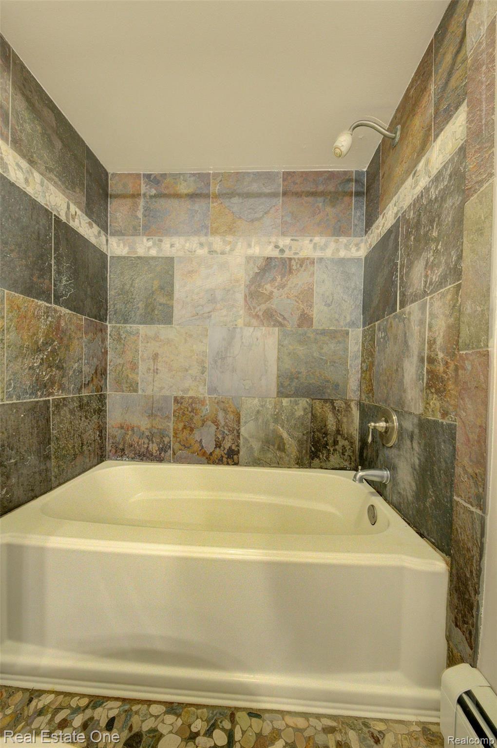 21500 Wasson Road Howell, MI 48843 - Photo 26 of 44 main bath