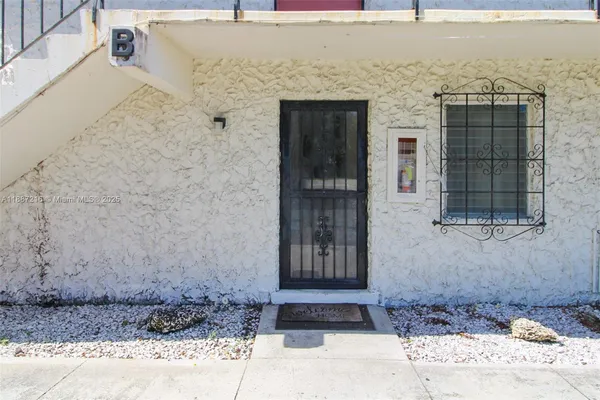 $175,000 | 8701 Southwest 141st Street, Unit B4, Palmetto Bay, FL 33176