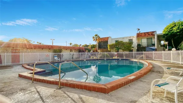 $175,000 | 8701 Southwest 141st Street, Unit B4, Palmetto Bay, FL 33176