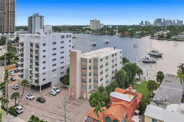 $2,200 | 101 North Birch Road, Unit 303, Fort Lauderdale, FL 33304