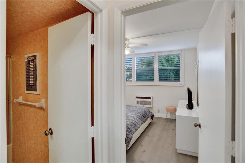 101 North Birch Road, Unit 303 Fort Lauderdale, FL 33304 - Photo 18 of 29 a view of a bedroom with closet area