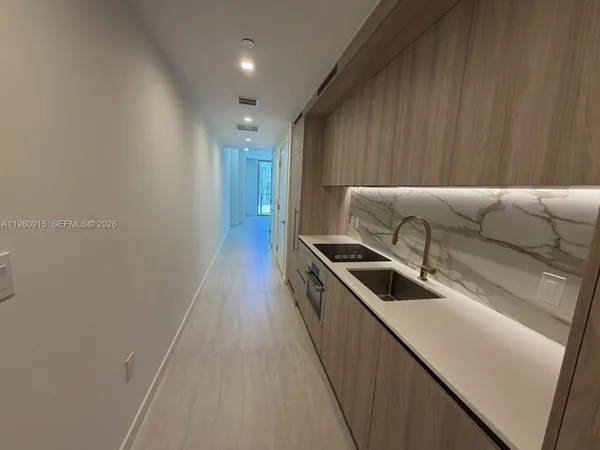 $4,300 | 77 Southeast 5th Street, Unit 3204, Miami, FL 33131