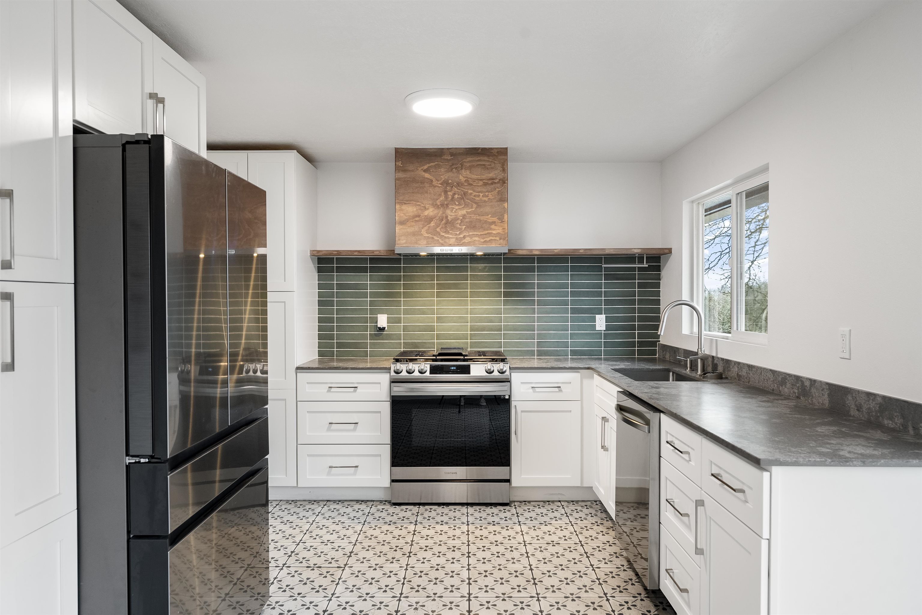 3021 East Farwell Road Mead, WA 99021 - Photo 6 of 27