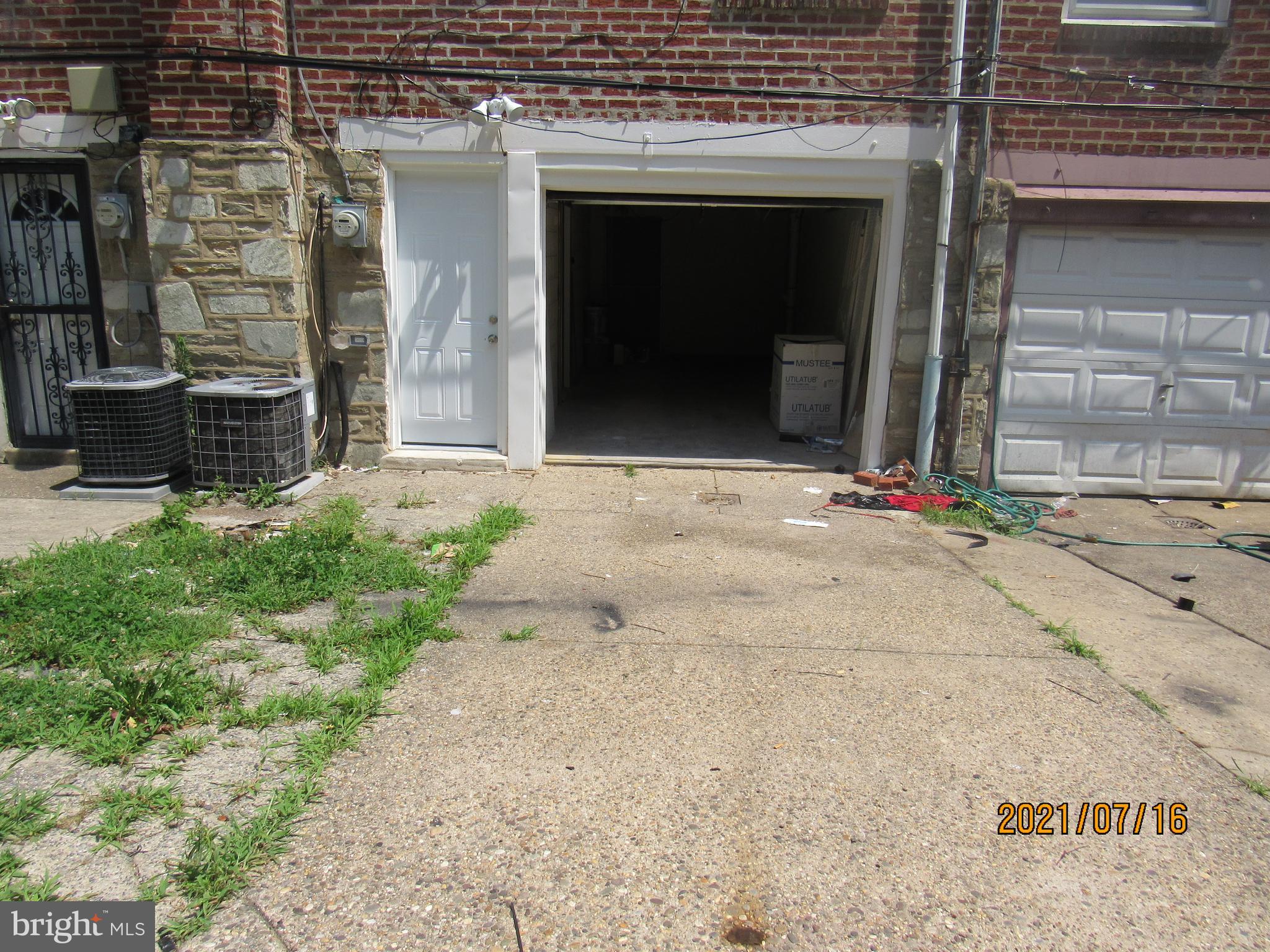 6318 Foxhill Road Philadelphia, PA 19120 - Photo 33 of 36 Garage & Driveway