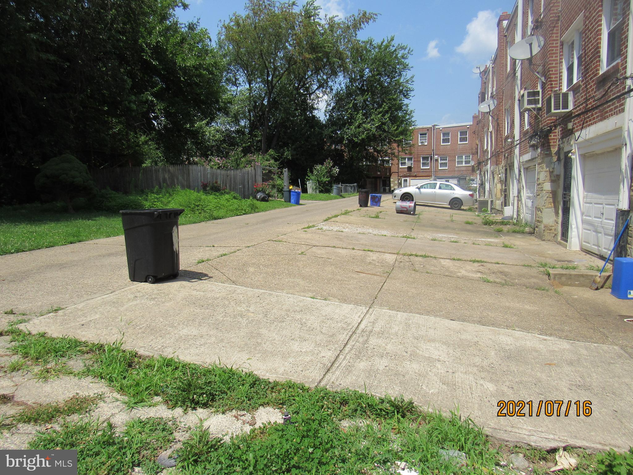 6318 Foxhill Road Philadelphia, PA 19120 - Photo 36 of 36 Back Entrance & Driveway