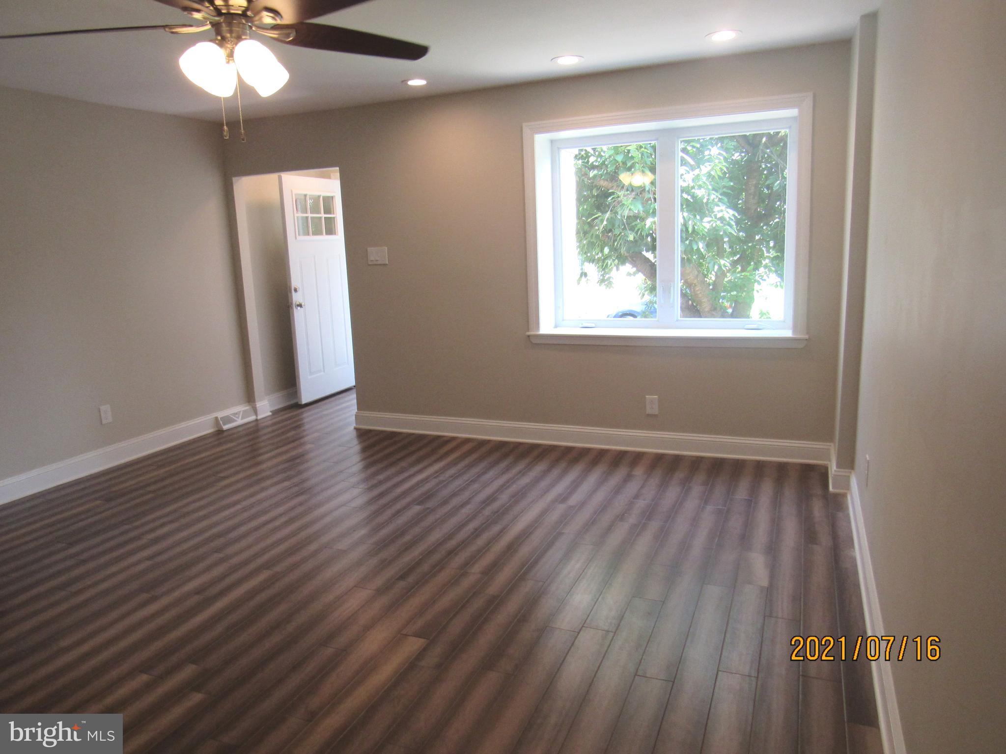 6318 Foxhill Road Philadelphia, PA 19120 - Photo 7 of 36 Living Room