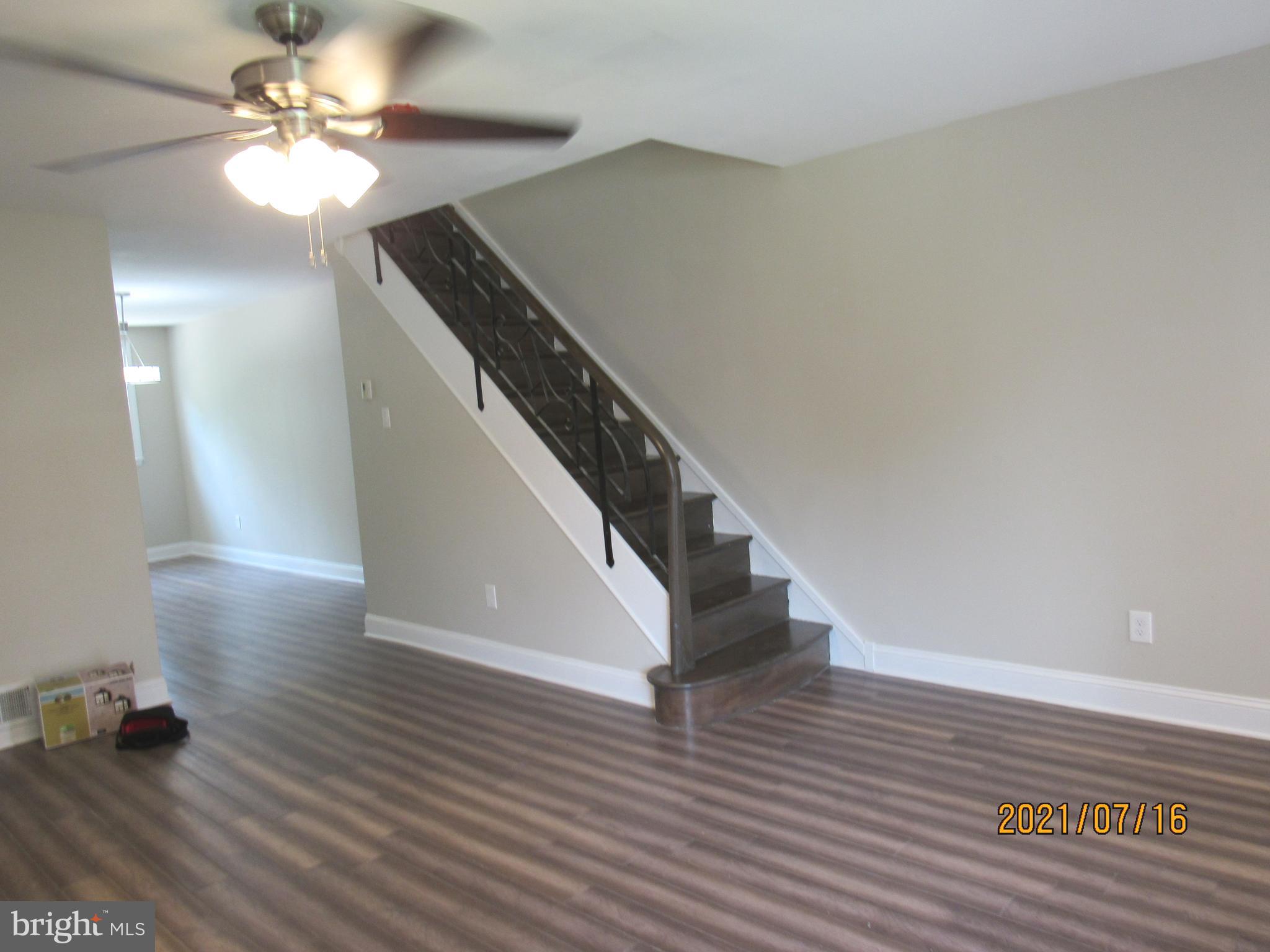 6318 Foxhill Road Philadelphia, PA 19120 - Photo 8 of 36 Living Room