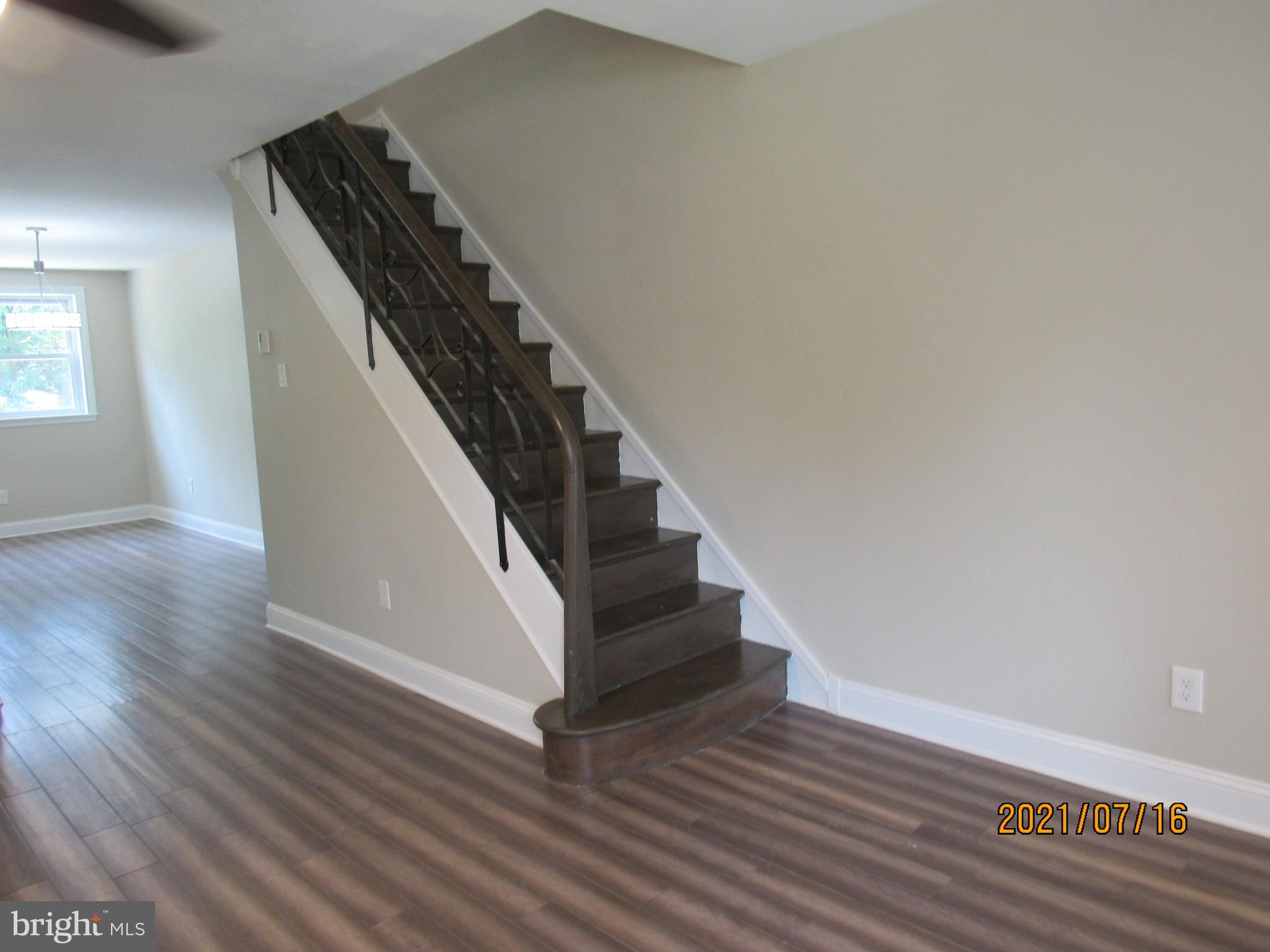 6318 Foxhill Road Philadelphia, PA 19120 - Photo 9 of 36 Living Room
