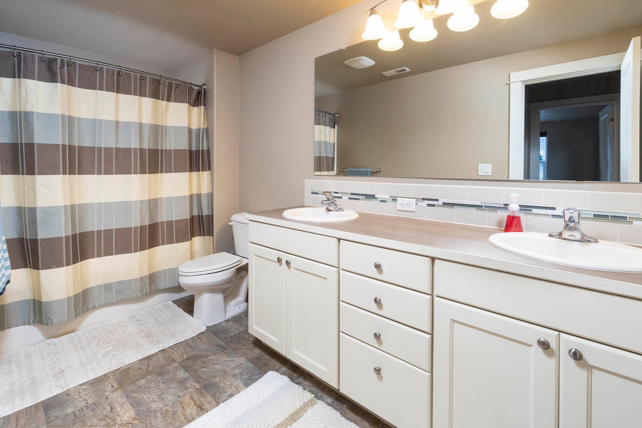 2749 Southwest 47th Street Redmond, OR 97756 - Photo 18 of 30 2749 SW 47th_0109 copy