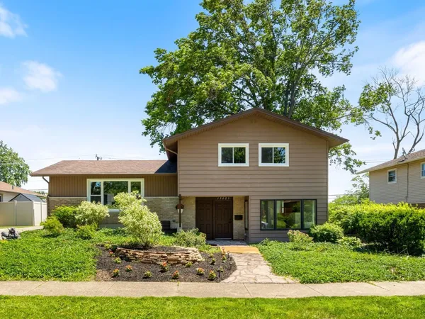 $349,900 | 15023 Mission Avenue, Oak Forest, IL 60452