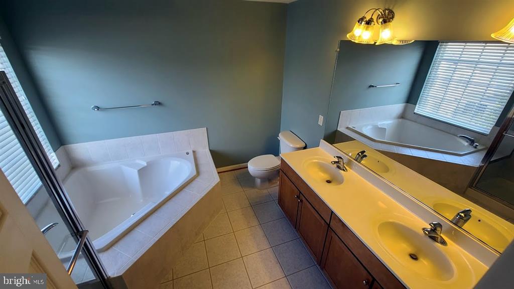 43774 Smith Ferry Square Leesburg, VA 20176 - Photo 4 of 6 Master Bathroom