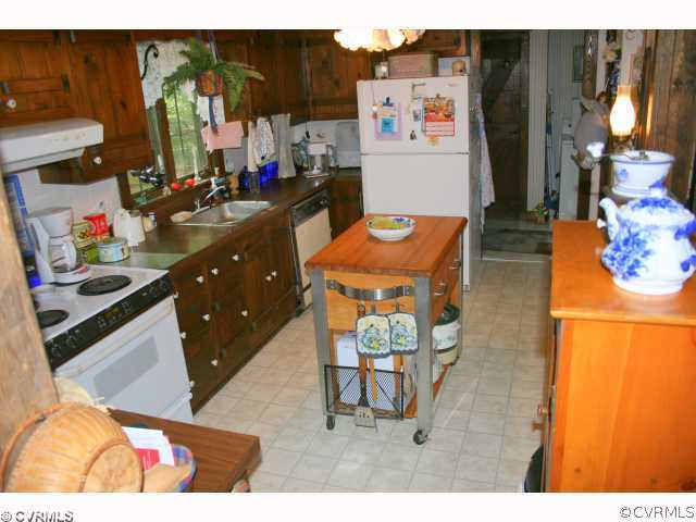 2781 Genito Road Powhatan, VA 23139 - Photo 3 of 12 Kitchen