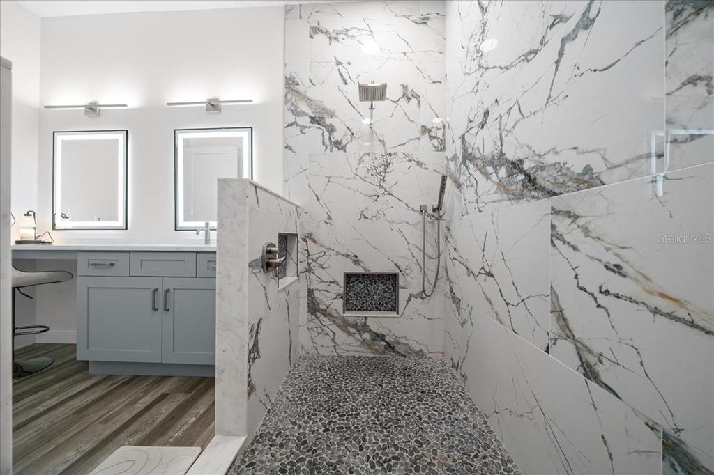 252 Malauka Road Ocklawaha, FL 32179 - Photo 30 of 78 a bathroom with a sink and mirror