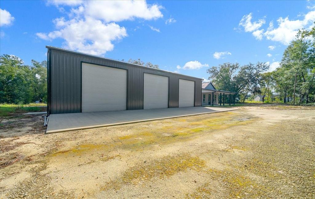 252 Malauka Road Ocklawaha, FL 32179 - Photo 58 of 78 a view of an empty room with a yard