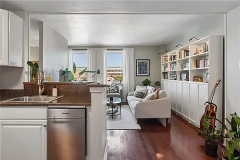 $229,000 | 1205 St Charles Avenue, Unit 403, New Orleans, LA 70130