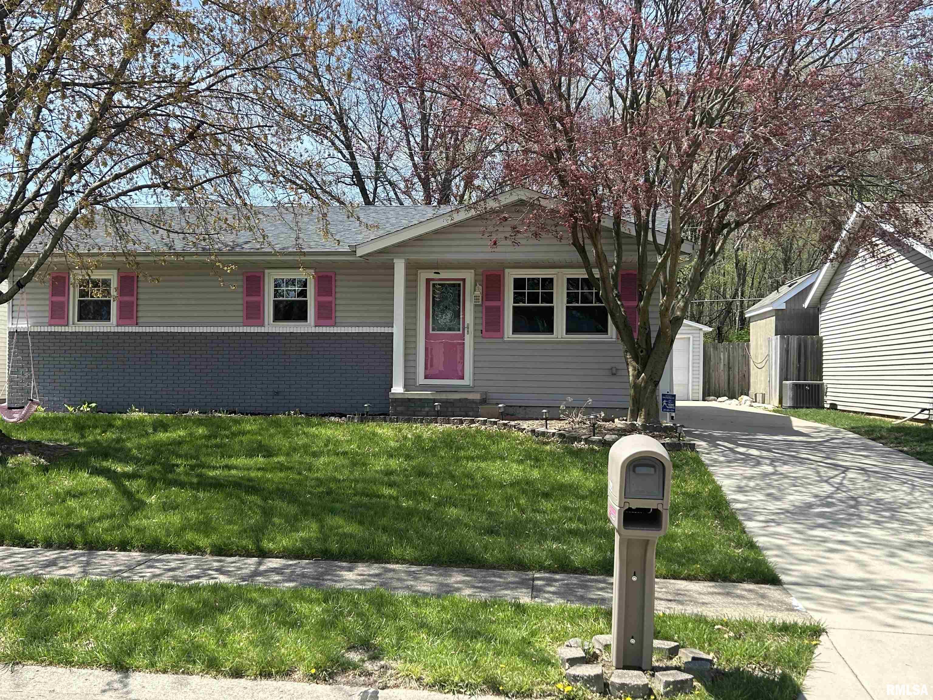 3921 Gooseneck Drive Springfield, IL 62707 - Photo 1 of 27 Gallery Image 1